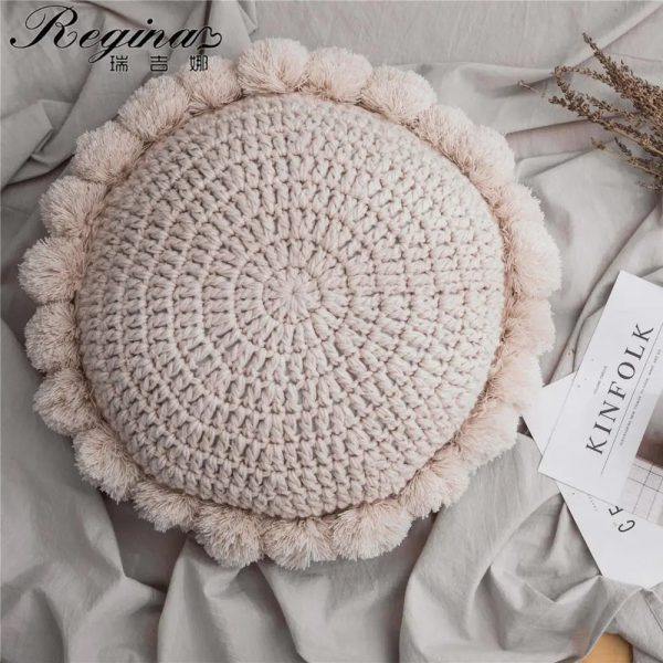 coussin crochet à pompon