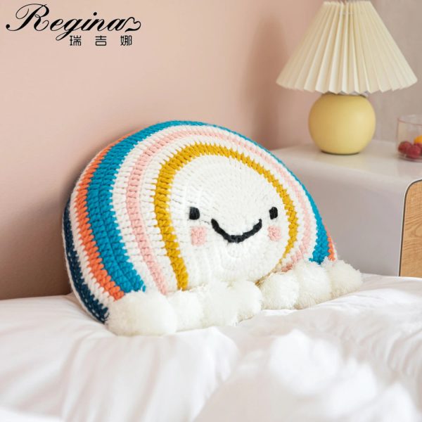 coussin design arc-en-ciel