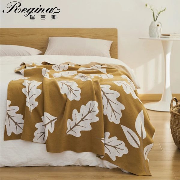 couverture tricot motif feuilles